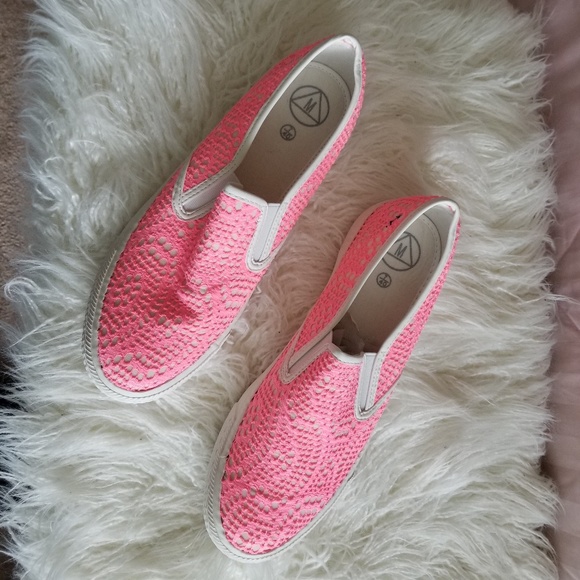 MISSGUIDED NEON PINK SLIP ON LACE SNEAKERS - Picture 3 of 8